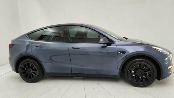 TESLA MODEL Y 2023 7SAYGDEE5PA055839 image